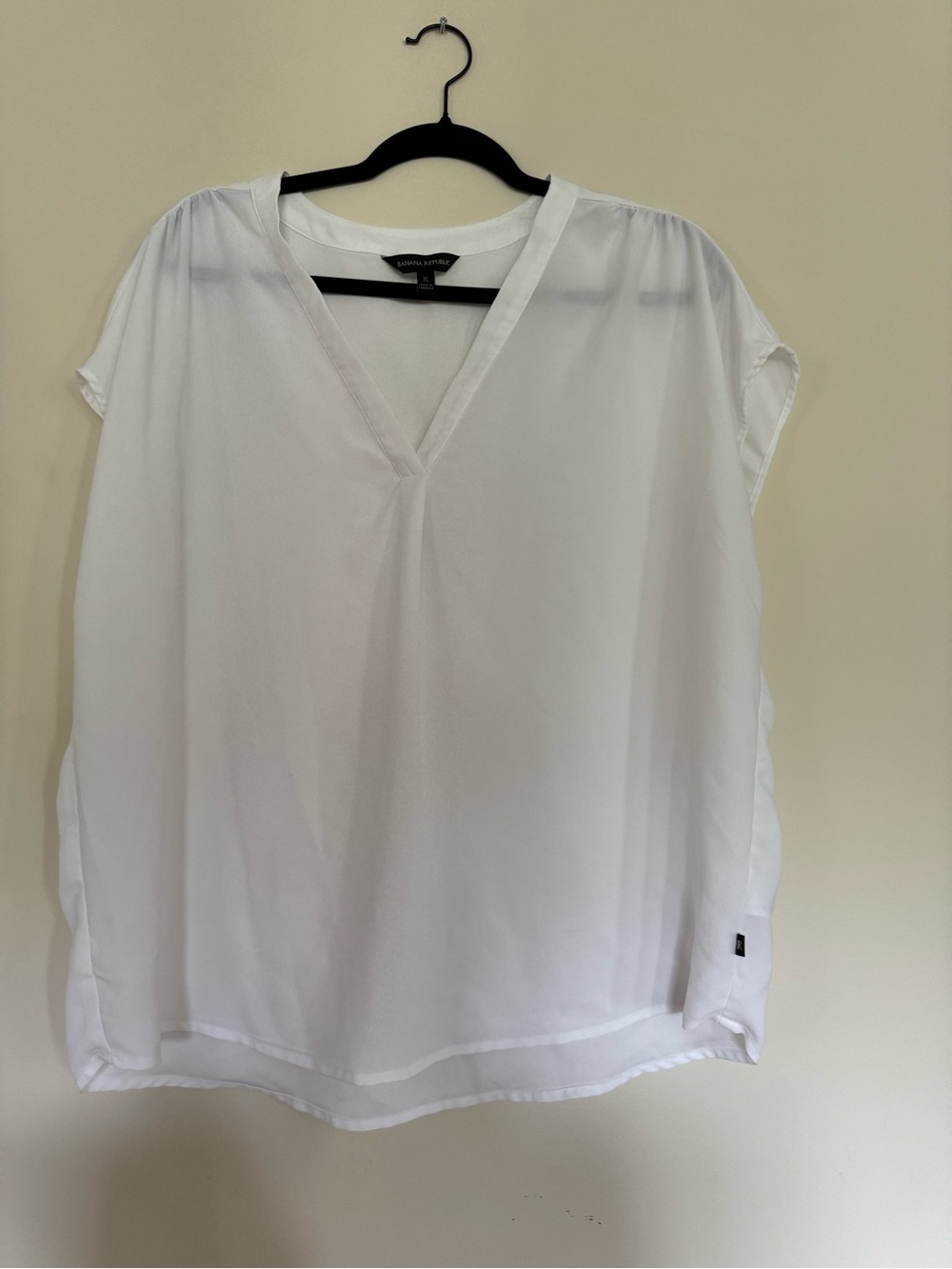 Banana Republic White V-Neck Cap Sleeve Top